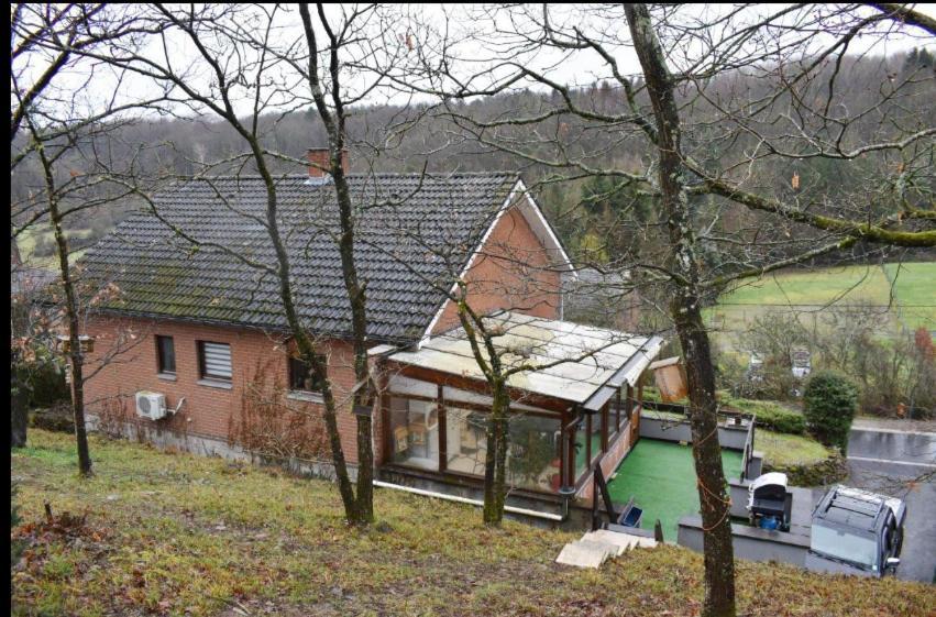 Villa Les Cinq Francais Nismes Esterno foto