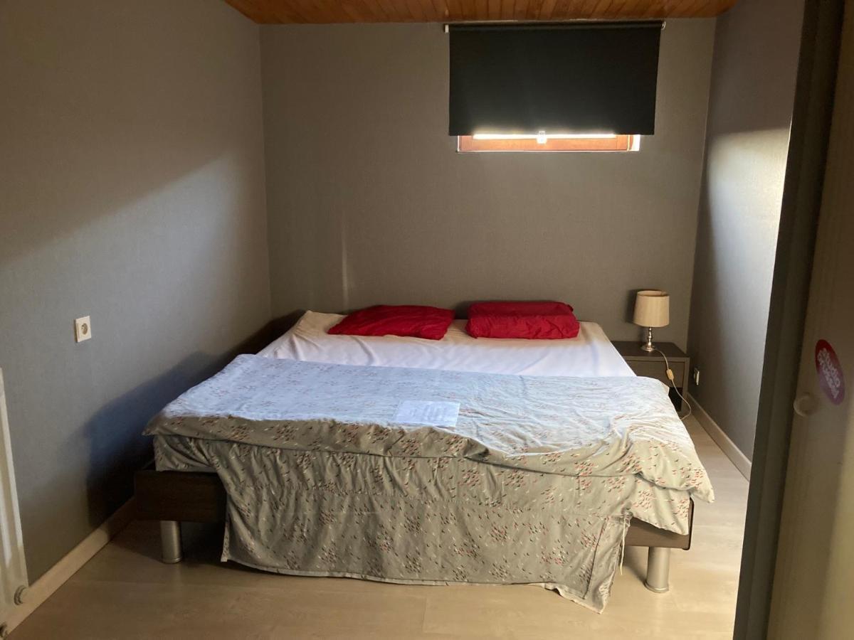 Villa Les Cinq Francais Nismes Esterno foto